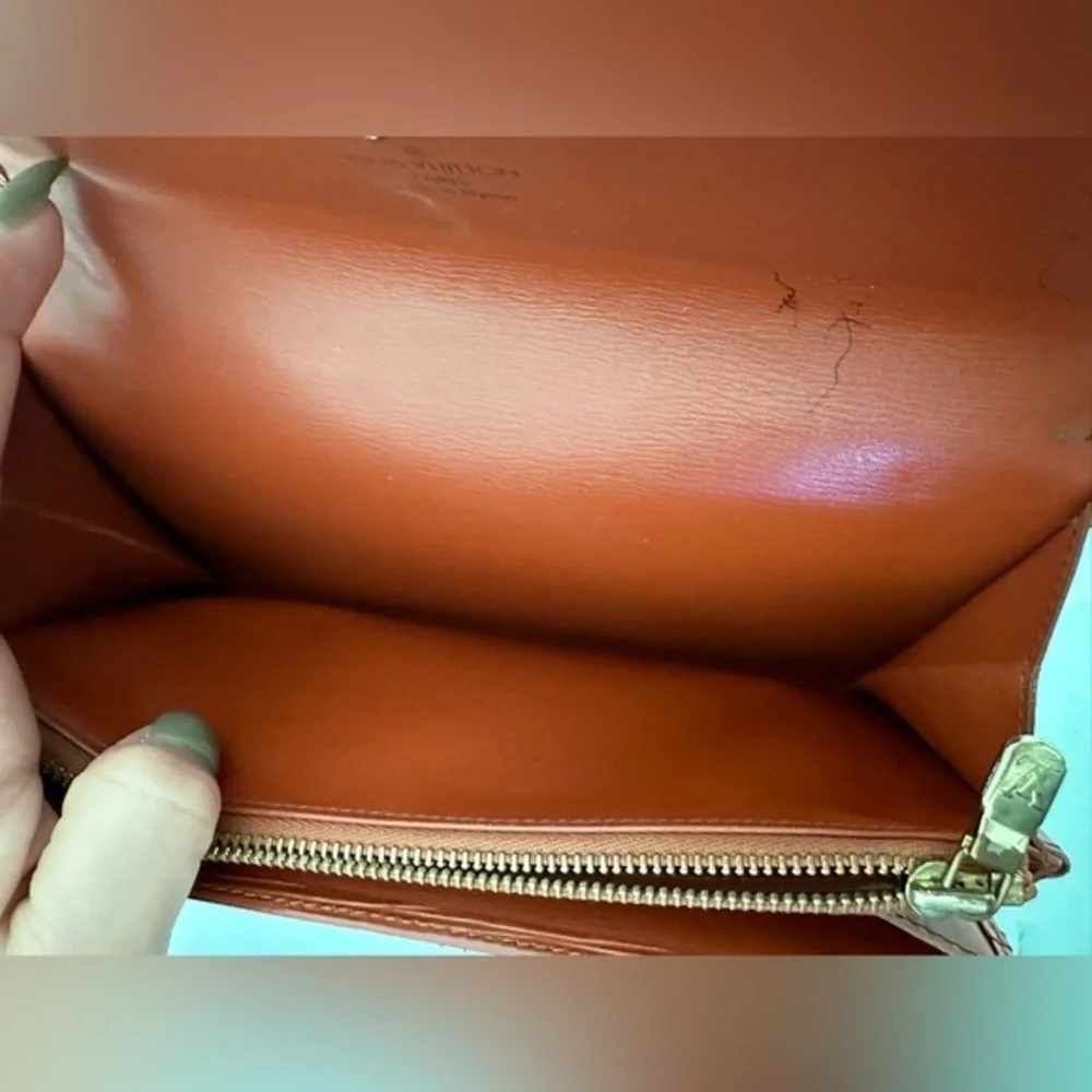 Authentic Louis Vuitton Vintage Epi Leather Sarah wallet